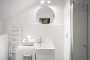 Tiny Tower Studio 6m2 with Private Bathroom in the Hall