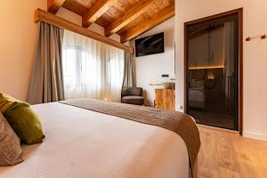 El Serral Hotel