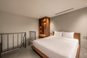 Sandune villa by Kuan