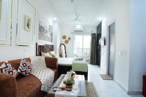 Intimate Stays