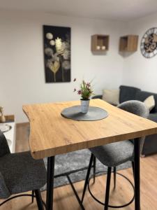 Apartman 4YOU: Karlo i Klara