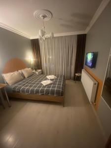 Omar Suite 360