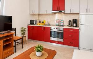 Cozy Apartment In Sabunike With Wifi
