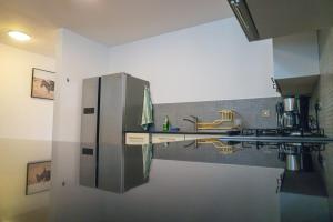 Spacious 4b-rm Duplex APT with AC at Garden City