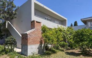 1 Bedroom Lovely Apartment In Kastel Stafilic