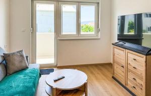 1 Bedroom Lovely Apartment In Kastel Stafilic