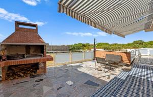 1 Bedroom Amazing Apartment In Rogoznica
