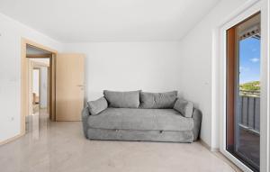 1 Bedroom Amazing Apartment In Rogoznica