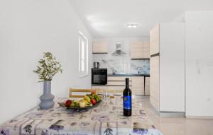 1 Bedroom Amazing Apartment In Rogoznica