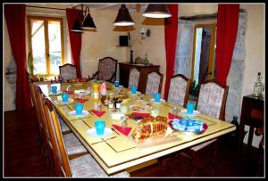 B&B / Chambres d'hotes la prade basse : Chambre Familiale avec Salle de Bains Privative