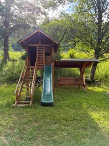 Chalet Green