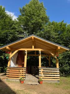 Chalet Green