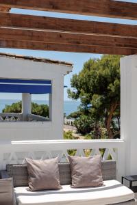 MARBELLA BANUS SUITES - Banús - Playas del Duque - Luxury 3BR - 3BA Penthouse - Huge Outdoor Terrace - Lounge & Outdoor Dining - Partial Sea Views - 35,000 m2 Tropical Gardens - S Pools - Ideal for Families