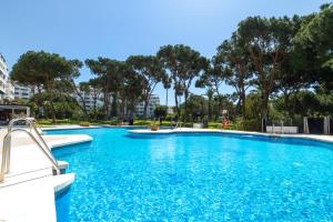 MARBELLA BANUS SUITES - Banús - Playas del Duque - Luxury 3BR - 3BA Penthouse - Huge Outdoor Terrace - Lounge & Outdoor Dining - Partial Sea Views - 35,000 m2 Tropical Gardens - S Pools - Ideal for Families