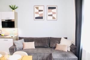 Sunday Light Cozy Family Apartment for 8 - Prague Castle - Parking by AP