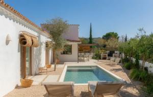 New Mediterranean Villa with heated pool