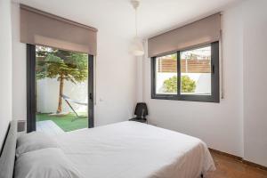 Oasis Fenals, Espectacular Terraza 90m, 3 Habitaciones, Piscina y Parking Privado