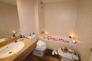Oasis Fenals, Espectacular Terraza 90m, 3 Habitaciones, Piscina y Parking Privado