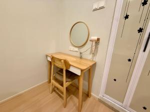 3 mins walking to East Coast Mall at JW Plus Roomstay