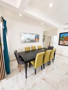 Luxury 8-bed villa, pool & ocean view