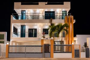 Luxury 8-bed villa, pool & ocean view