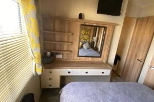 2-bed Caravan - Sleeps 6 - Family & Pet Friendly
