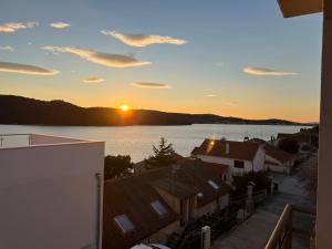 Villa Pina Tisno Apartment Mila 4-6 personen mit Meerblick