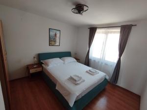 Sea view apartment with terrace near the beach