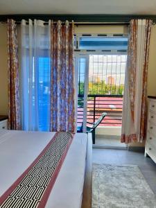 Modern 3BR Suite with Pool Access
