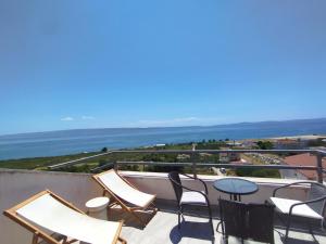 Sea view apartment with terrace near the beach
