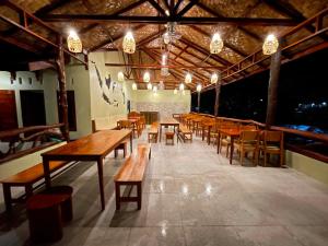 Ginos Jungle Lodge - Restaurant & Jungle Trekking
