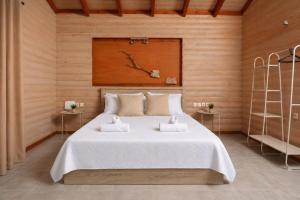 Hilltop Chalet 3