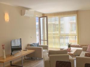 Beachfront Obzor Sea View & 5 Swimming Pools