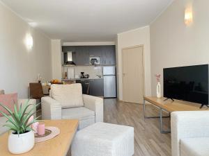 Beachfront Obzor Sea View & 5 Swimming Pools