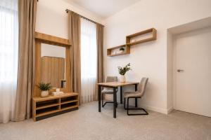 ALURE RESIDENCES 2 - 24h self check-in & private parking next to the apartment building included, CITY CENTER right on SNP Square in a quiet passage, new building, best deal in town