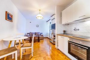 Apartment Adora A2B