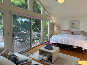 Lakeside Bliss - private waterfront home