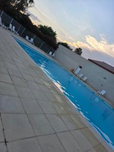 Jolie maison vacances avec piscine partagé