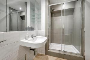 3-Bed Duplex Apt in Shepherds Bush Central London