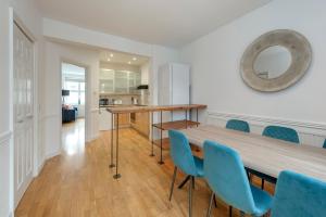 360 W12 Boscombe Road 51