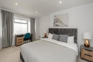 3-Bed Duplex Apt in Shepherds Bush Central London
