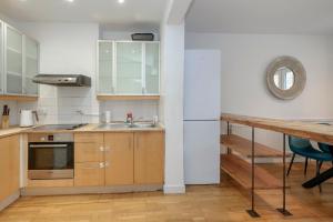 360 W12 Boscombe Road 51