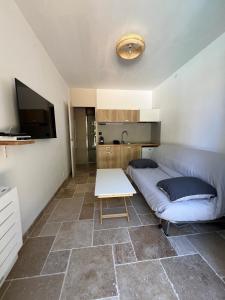 Charming air-conditioned studio with private pool