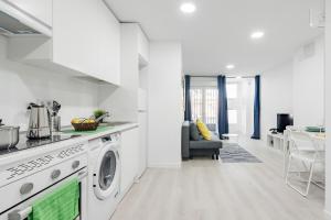 Apartment 1 Arganzuela Downtown Metro 8 people