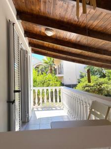 White Lotus Loft & Apartments