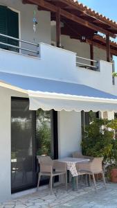 Petrefi Apartments