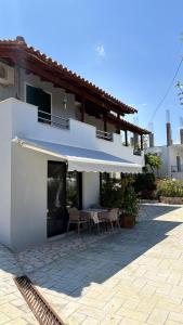 Petrefi Apartments