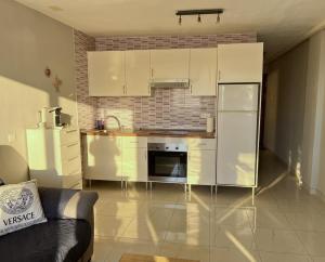 Apartamento con piscina y aire acondicionado