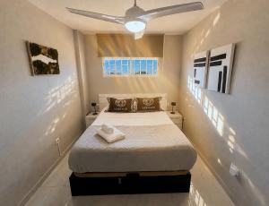 Apartamento con piscina y aire acondicionado