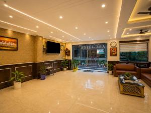 Hotel Decent Premier Suites Near Delhi Aerocity